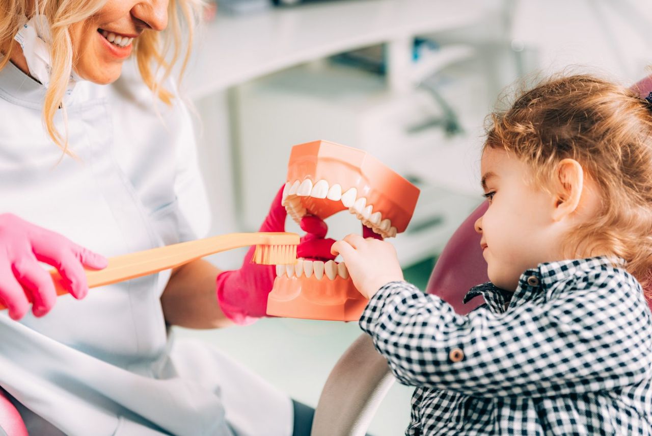 Profilaktyka próchnicy u dzieci - nauka mycia zębów